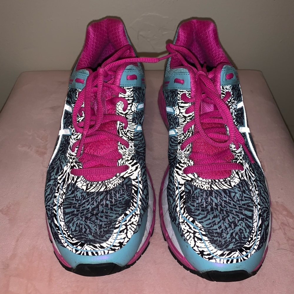 LIKE NEW ASICS Running Shoes
